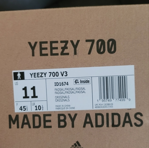 Yeezy 700 V3 - Faded Salt - Picture 5 of 7